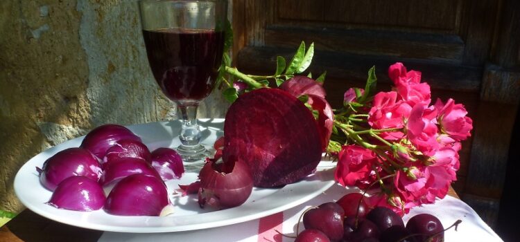 Un repas rouge, tout bio, sans colorant Un repas rouge, tout bio, sans colorant