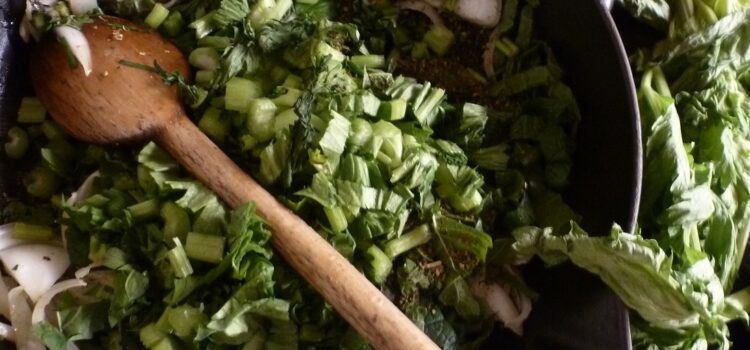 Antigaspi : une garniture de quiche aux feuilles fatiguées Antigaspi : une garniture de quiche aux feuilles fatiguées